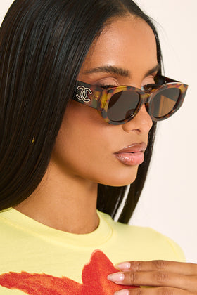 Rectangle Shape Side Logo Thick Frame Sunglasses In Leopard Print Rectangle Shape Side Logo Thick Frame Sunglasses In Leopard Print