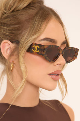 Side Logo Detail Angular Shaped Chunky Frame Sunglasses In Leopard Print Side Logo Detail Angular Shaped Chunky Frame Sunglasses In Leopard Print