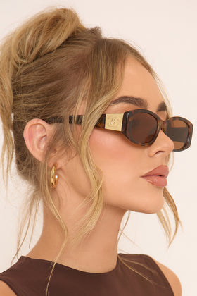 Gold Side Logo Detail Square Shaped Sunglasses In Leopard Print Gold Side Logo Detail Square Shaped Sunglasses In Leopard Print
