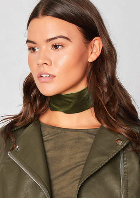 Audria Green Velvet Thick Choker Audria Green Velvet Thick Choker