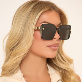 Side Logo Detail Square Shaped Oversized Frame Sunglasses In Black